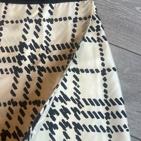 LILLY Pulitzer black and white silk wrap a-line geometric print skirt size 4 - Picture 4 of 10